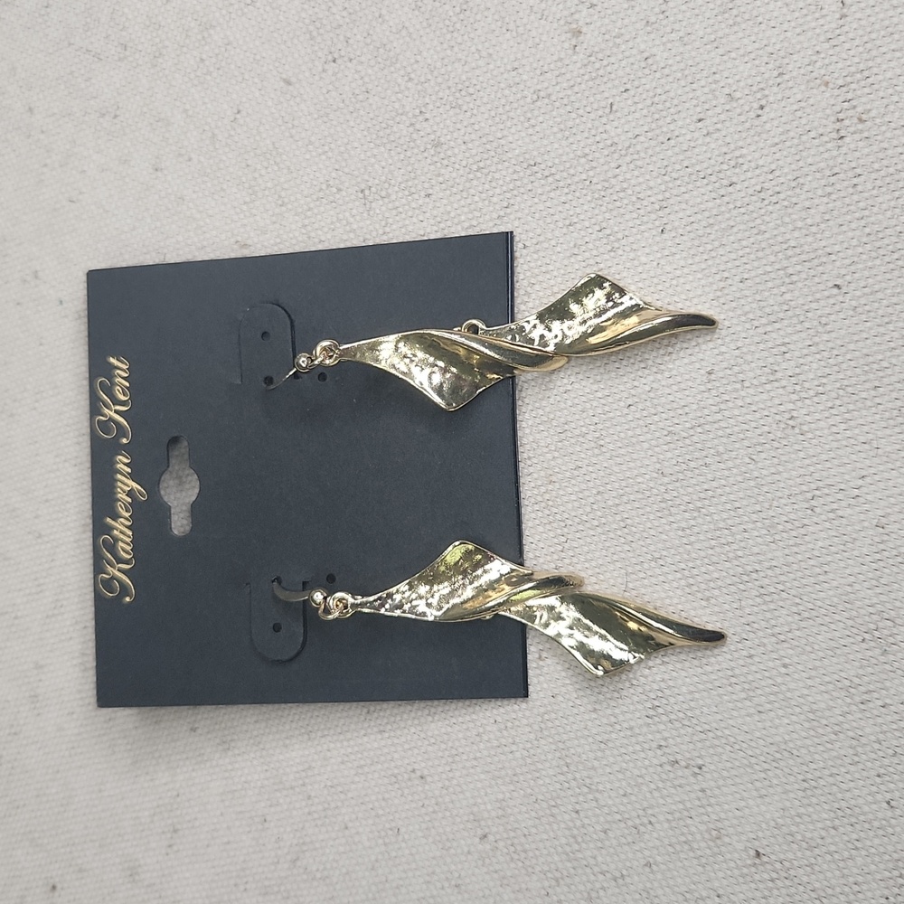 Gold Leaf Chain Dangle Earrings